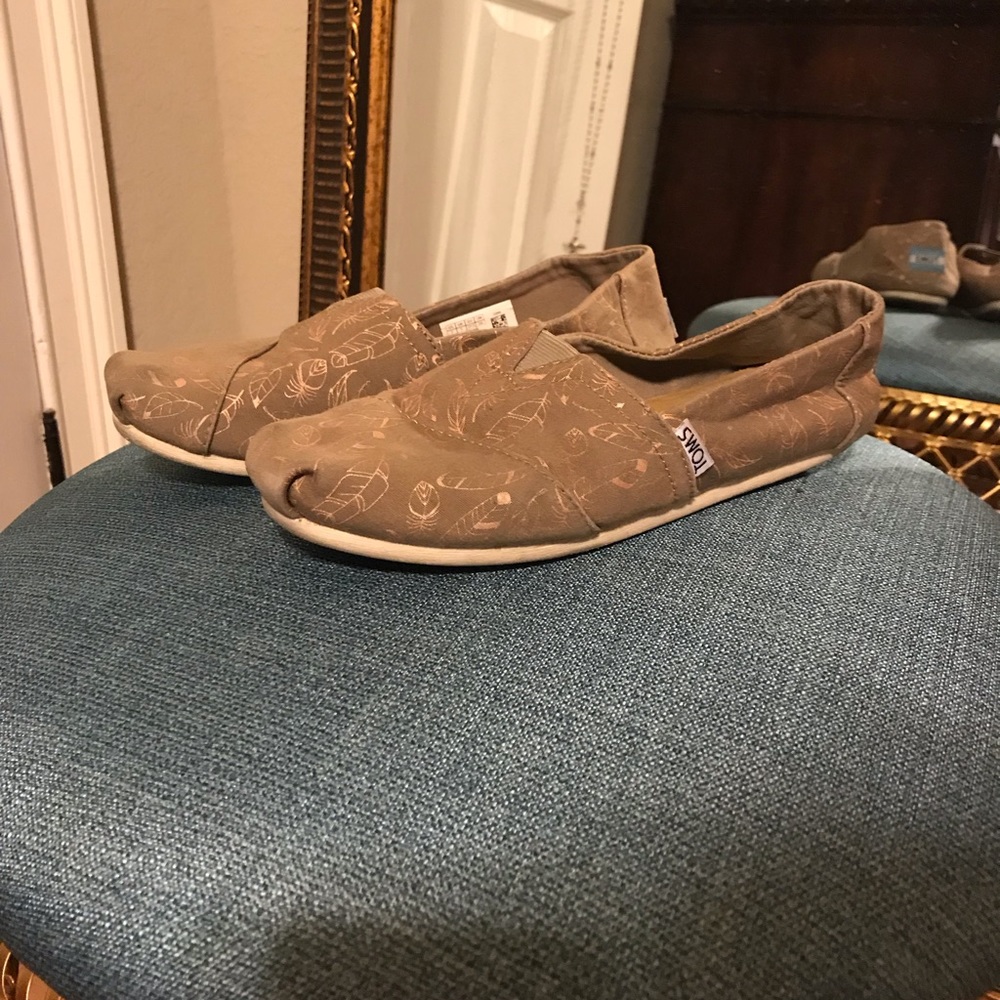 TOMS FLATS